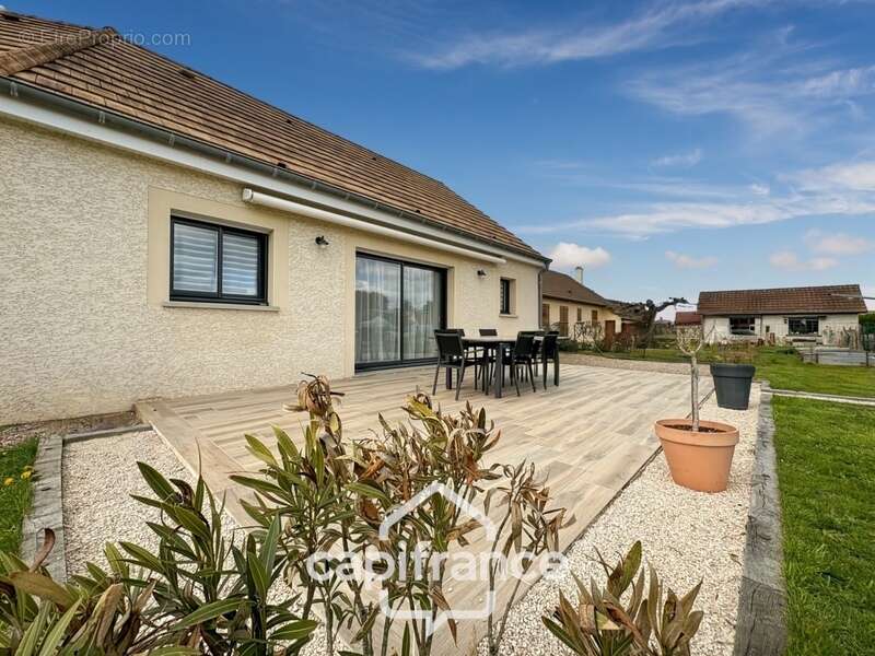 Maison à OUROUX-SUR-SAONE