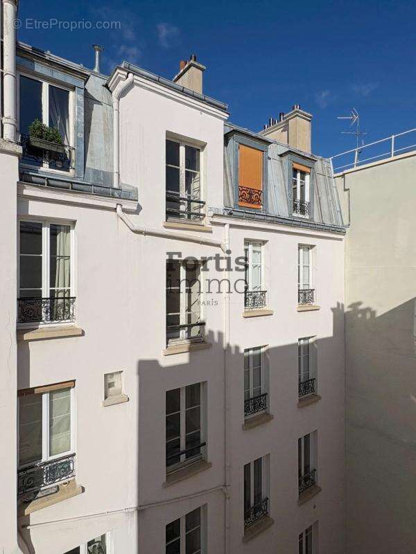 Appartement à PARIS-7E