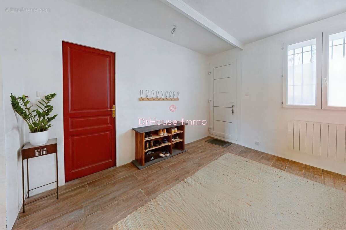 Maison 210 m² à Saint-Cannat  - photo 8