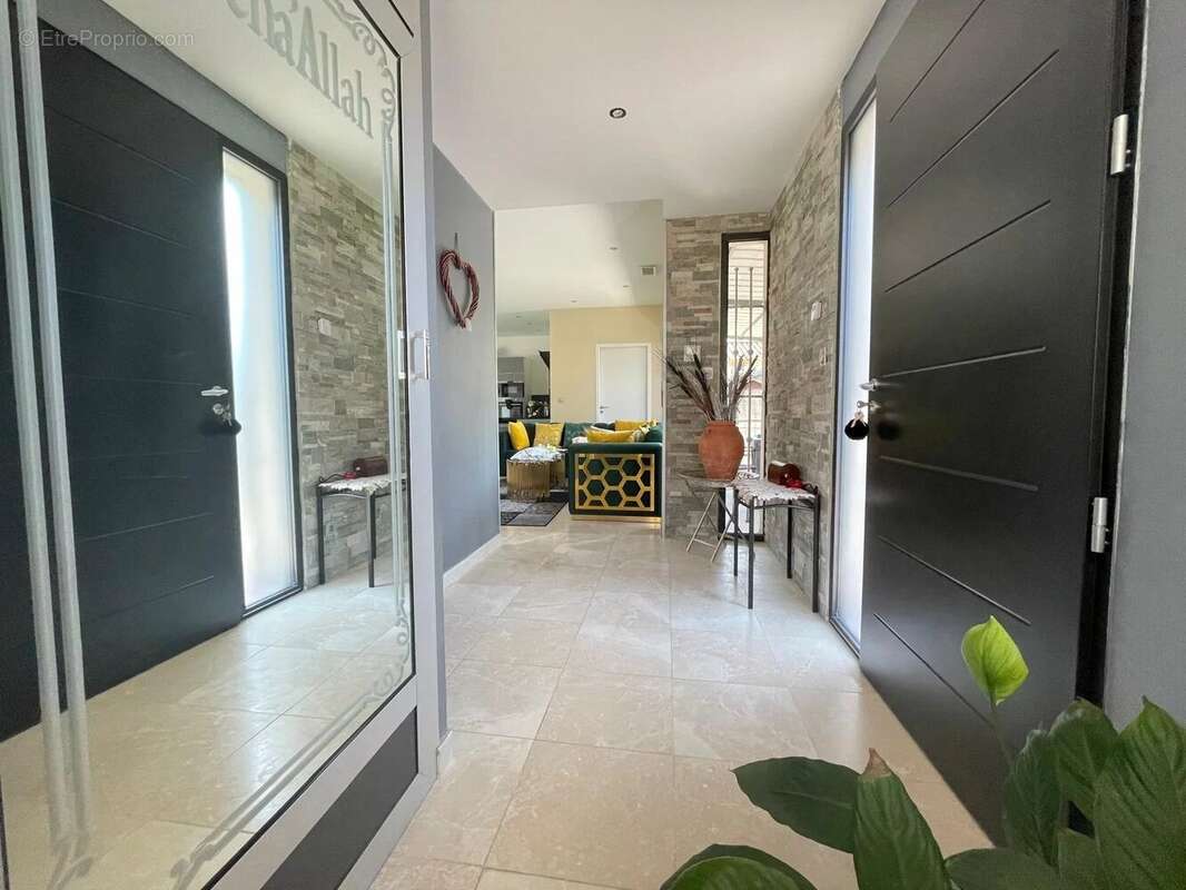 Villa T5 récente – 34160 Castries  – Jardin arboré, piscinable - photo 12