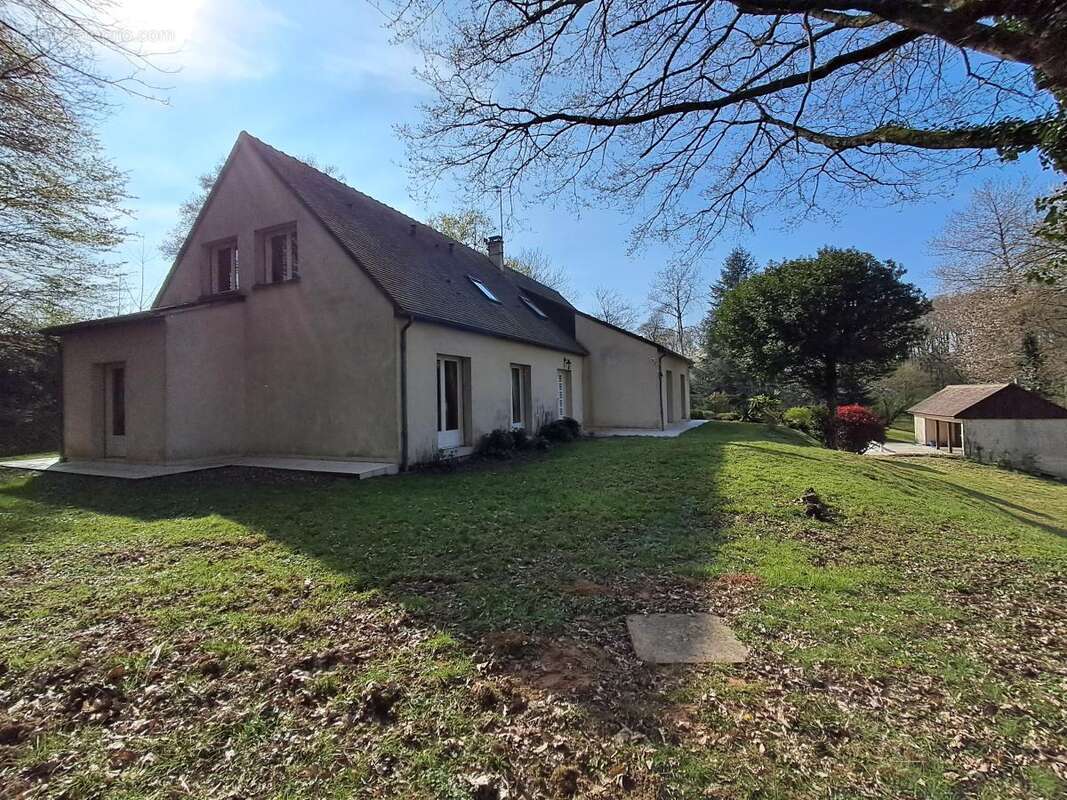 Maison 204 m² à Saint-Saturnin  - photo 3