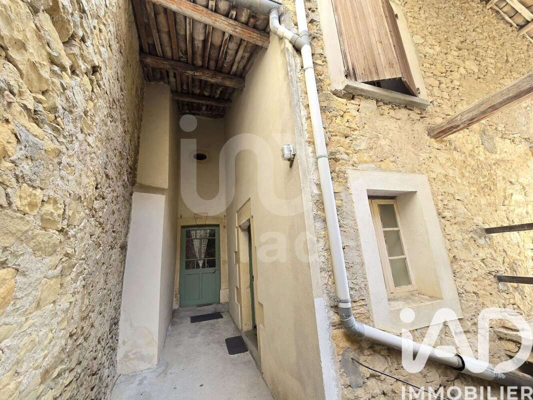 Maison 96 m² à Saint-Marcel-De-Careiret  - photo 2