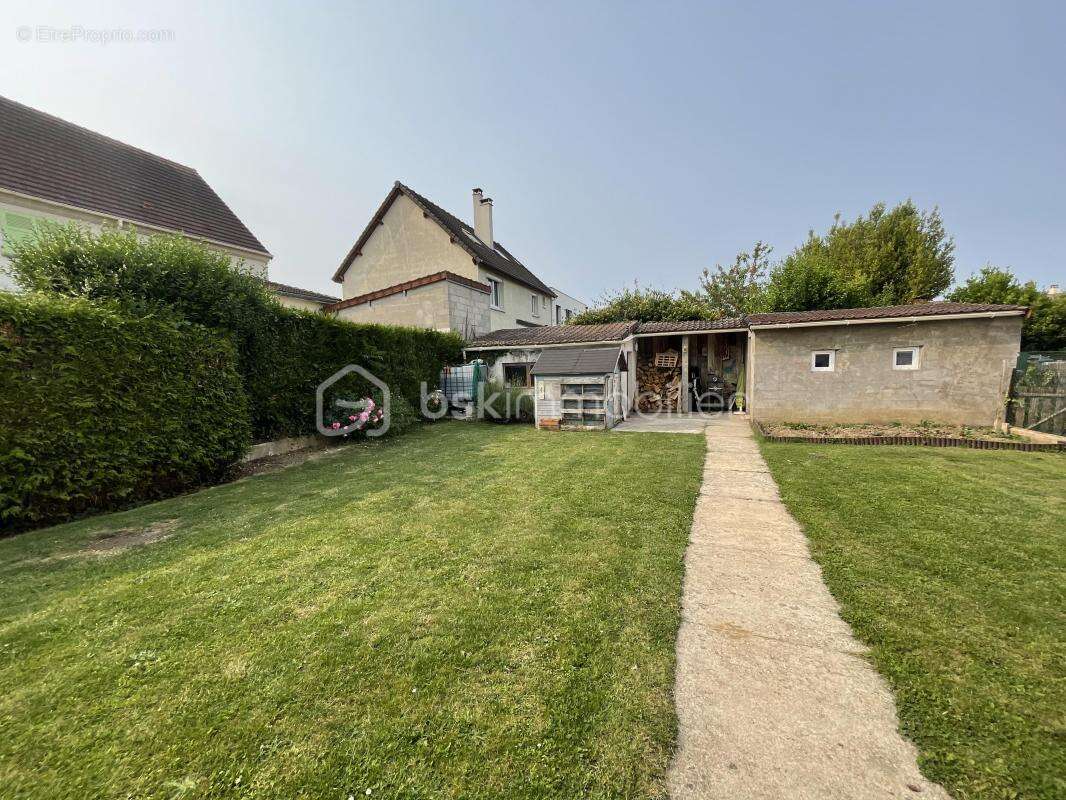 Maison à LES CLAYES-SOUS-BOIS