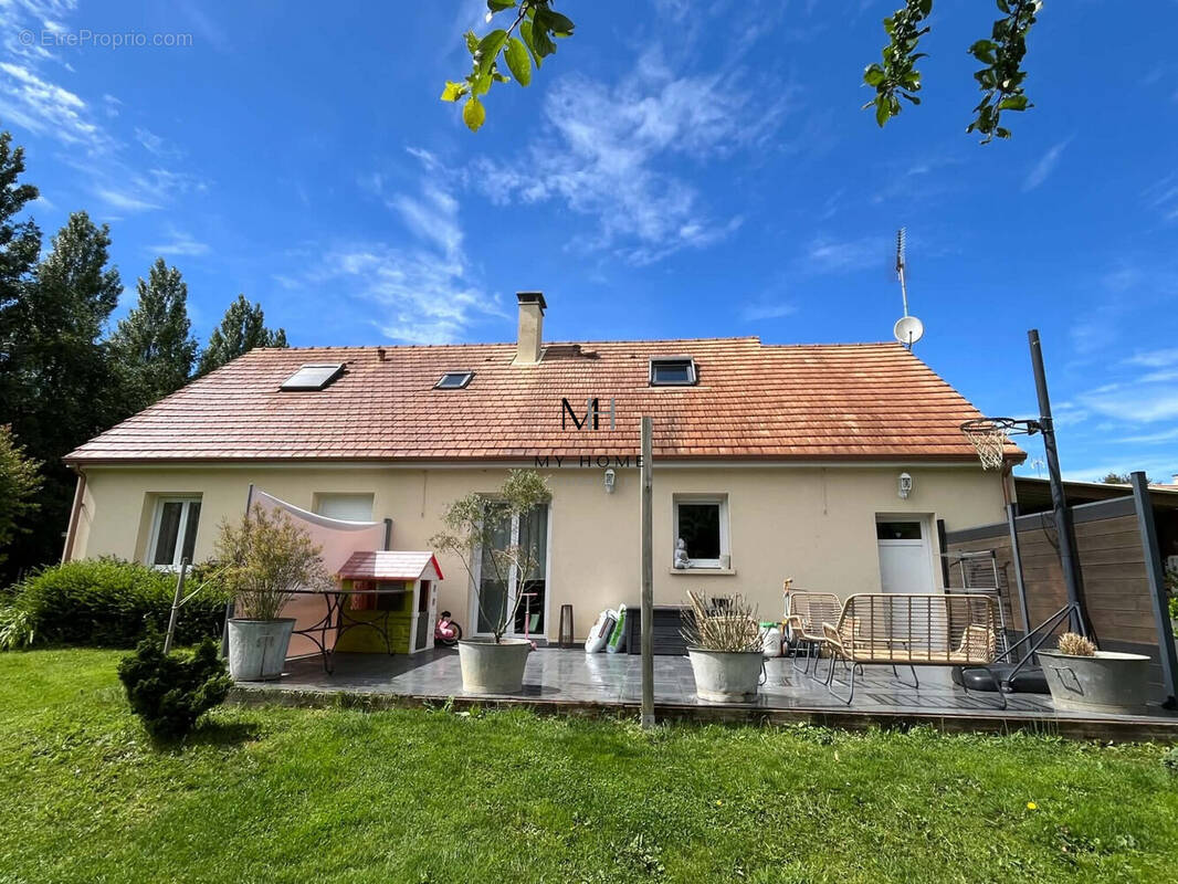 Maison à SAINT-VICTEUR