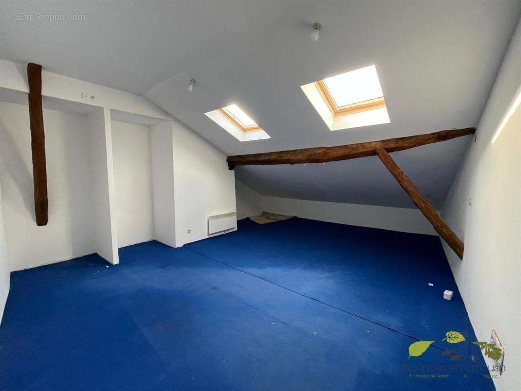 Maison à SAINT-LEONARD-DE-NOBLAT