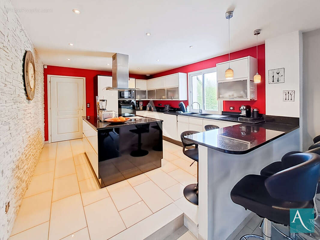Maison de Haut Standing à Ollainville 7 pièces avec 5 chambres, 152 m² + Dépendance de 19 m² - photo 3