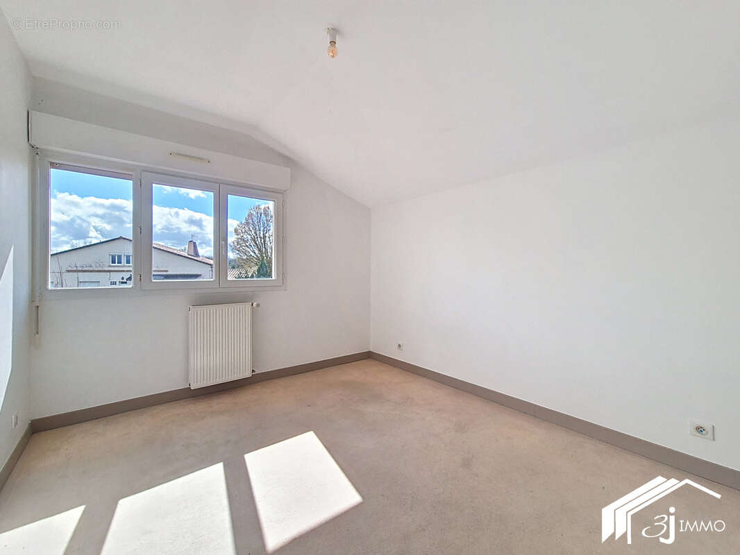 Maison à LA SALVETAT-SAINT-GILLES