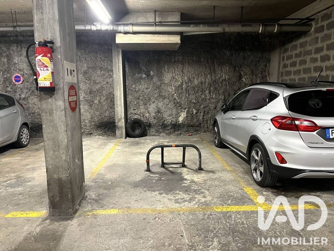 Photo 1 - Parking à MONTROUGE