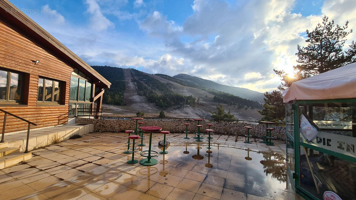 Commerce à GREOLIERES