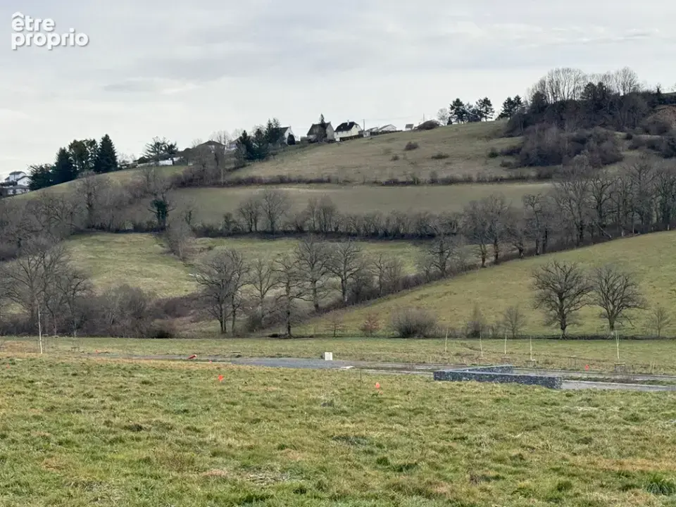 Terrain 711 m² à Aurillac  - photo 2