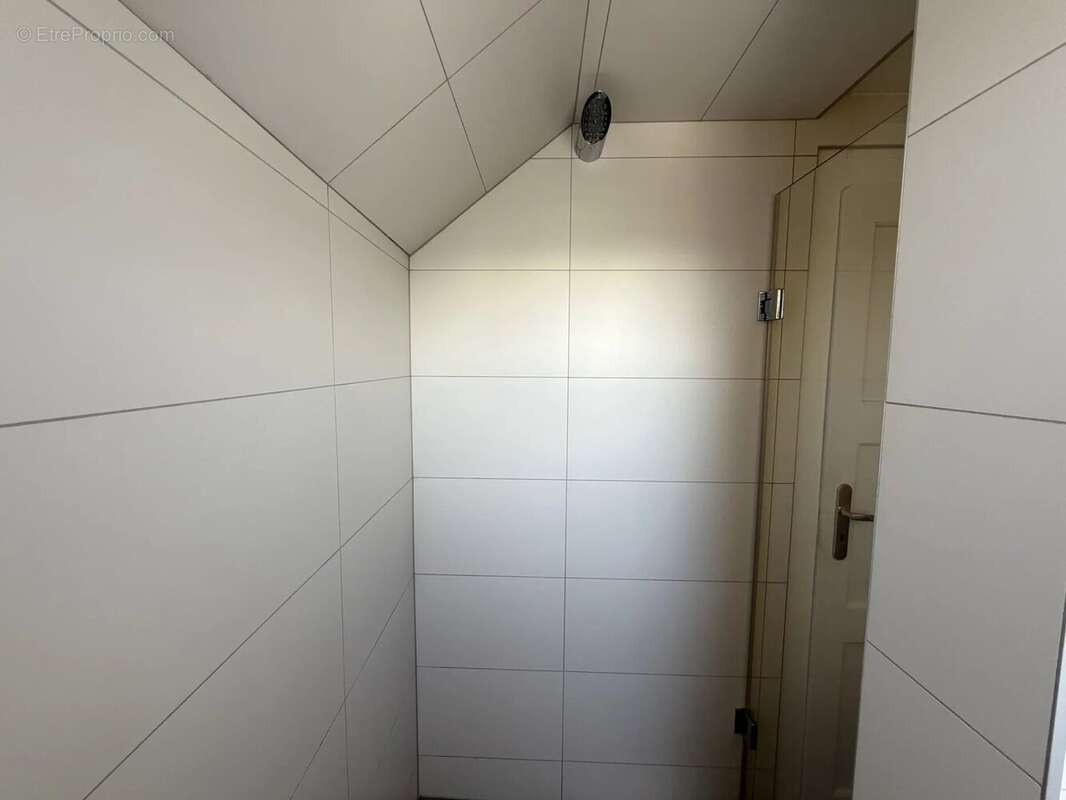 Orangerie: 3 pièces sans ascenseur, climatisation, place de parking - photo 25