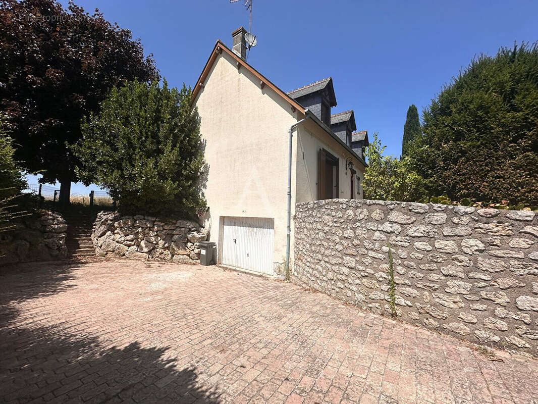 Maison à SAINT-SULPICE-DE-POMMERAY