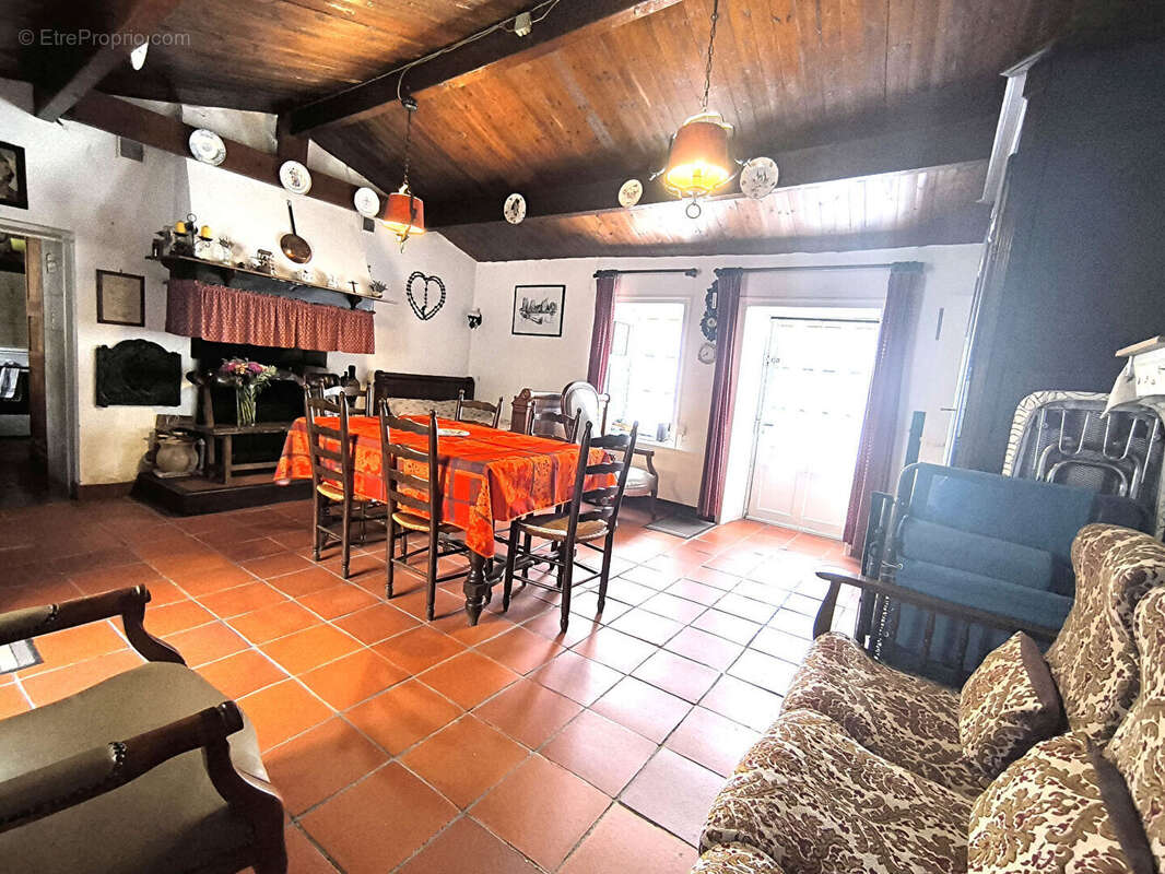 Maison à COMMEQUIERS