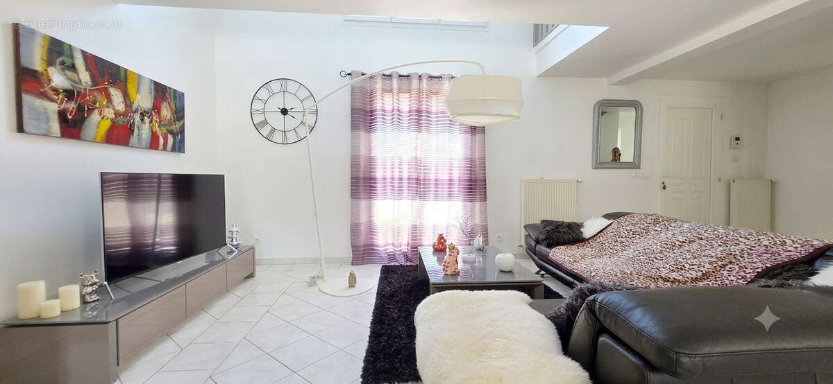 MAUREPAS VILLAGE Maison  7 pièce(s) 175 m2 - photo 2