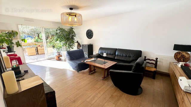 Appartement à EZE