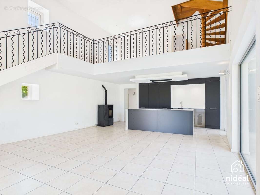 Maison à VACQUIERES