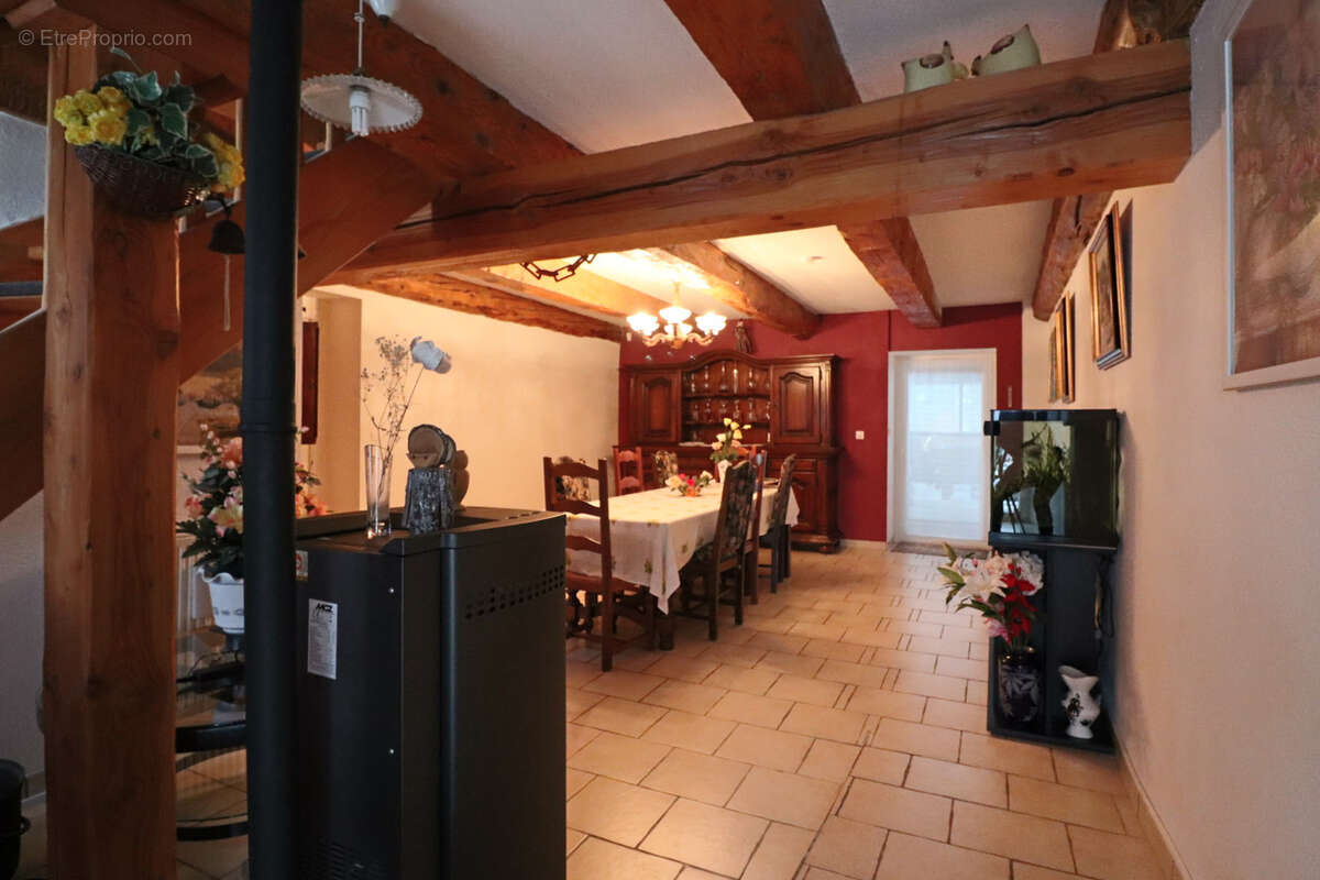 Maison à SAINT-SAUVES-D'AUVERGNE