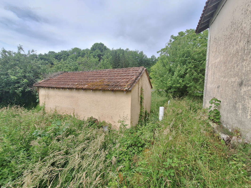 Maison à SAINT-CERNIN-DE-L&#039;HERM