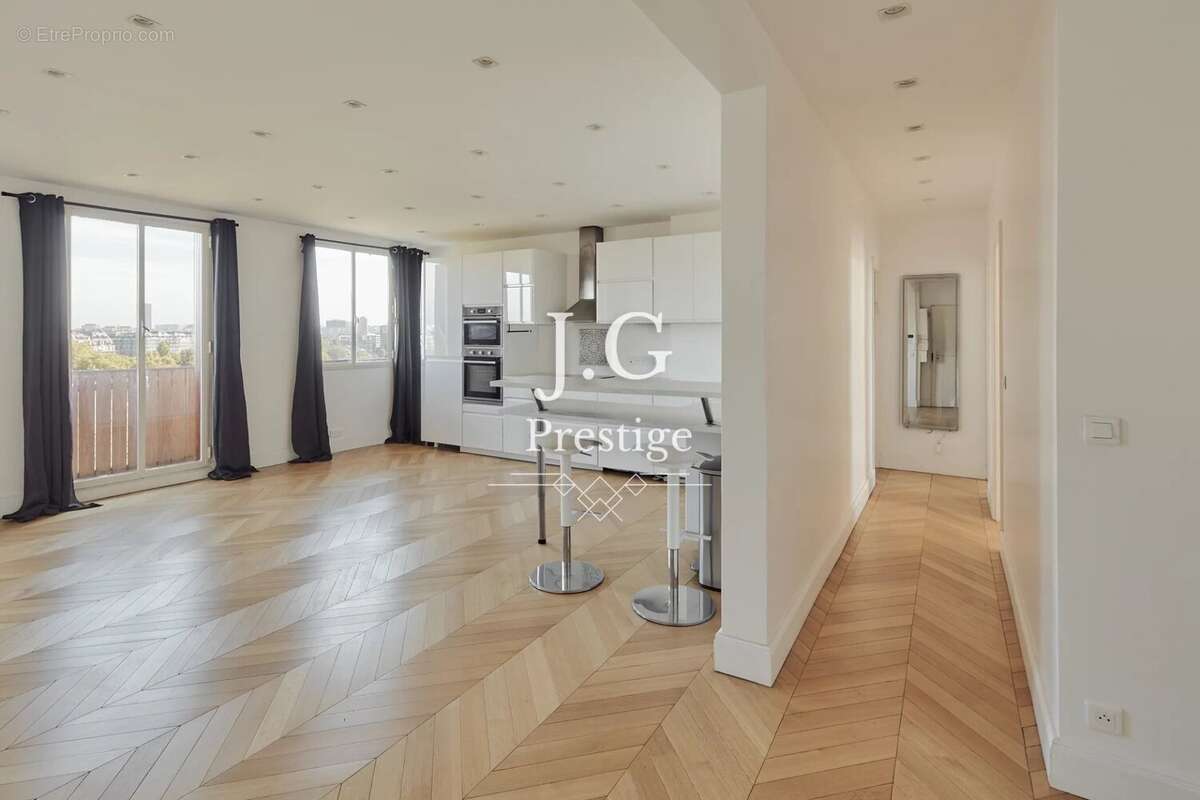 Appartement à PARIS-16E