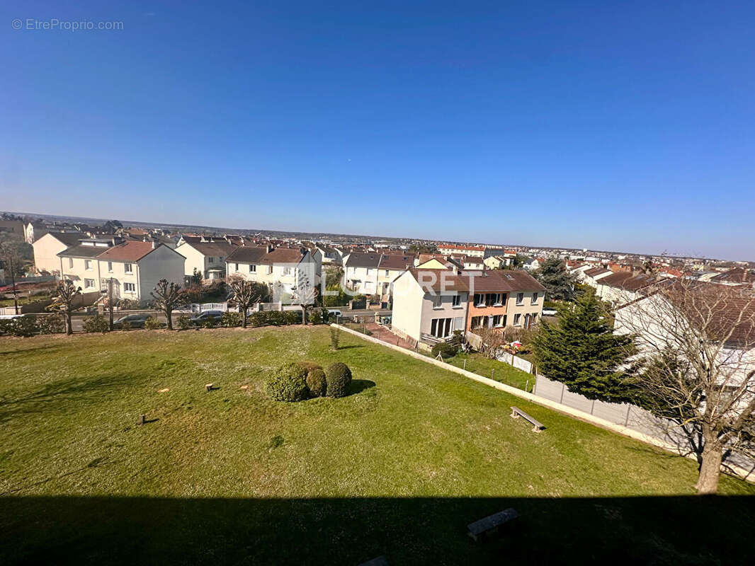 Appartement à SARTROUVILLE
