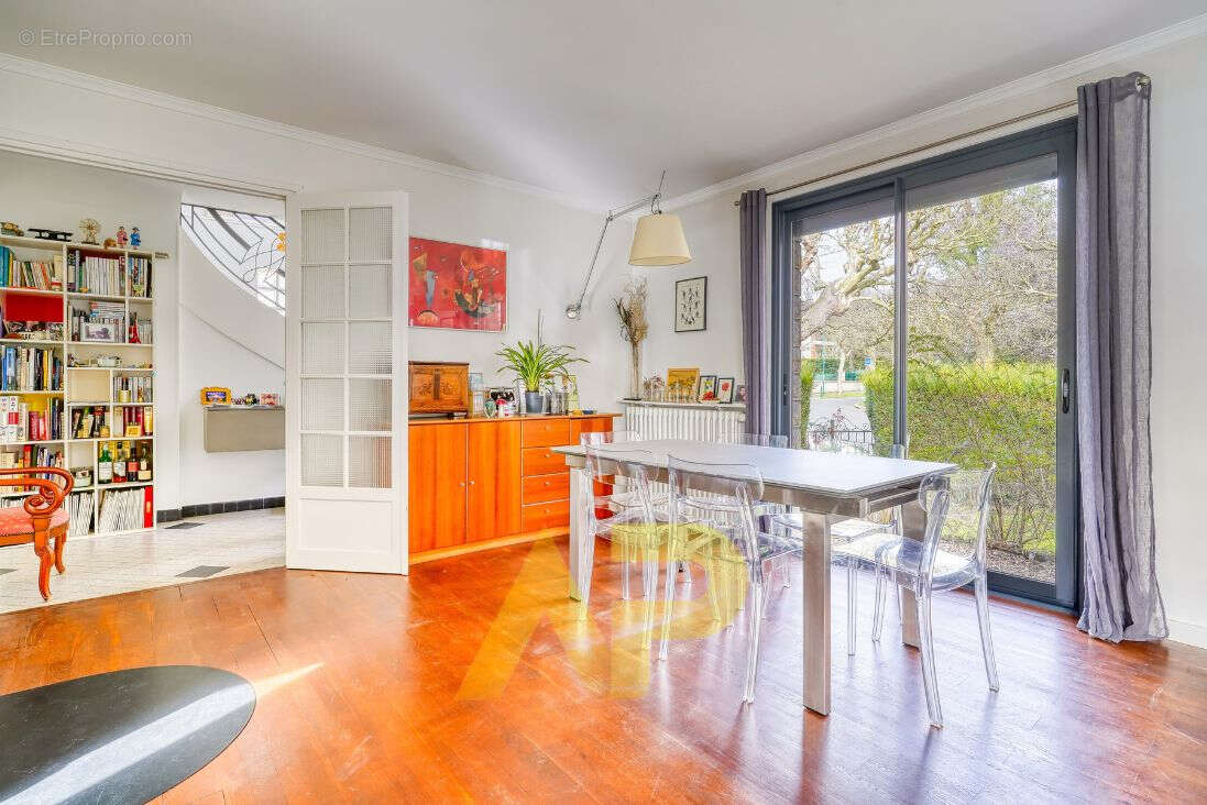 Maison à VERRIERES-LE-BUISSON