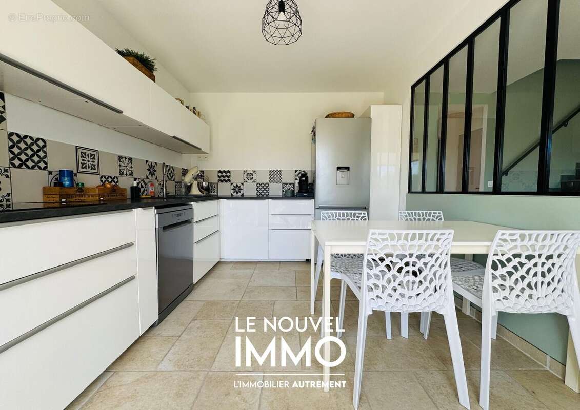 Maison à PELISSANNE