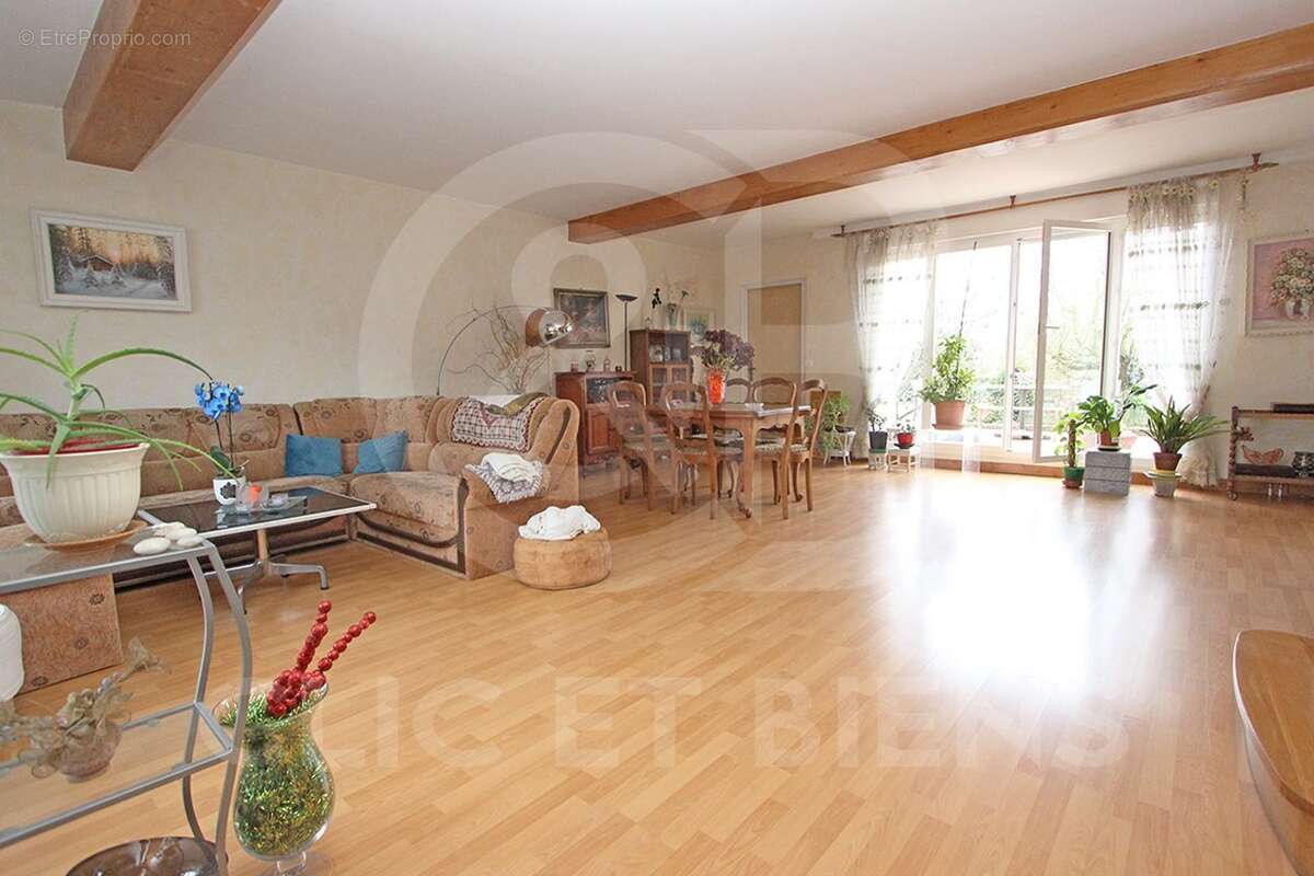 Maison à FONTENAY-LE-FLEURY