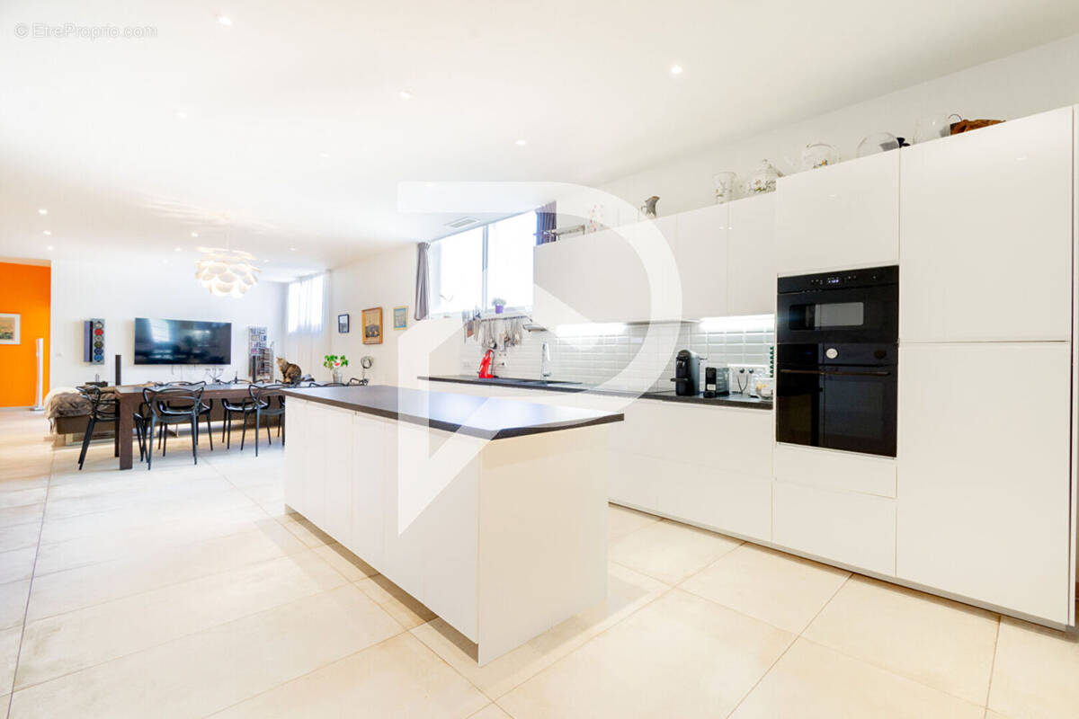 Appartement à MARSEILLE-5E