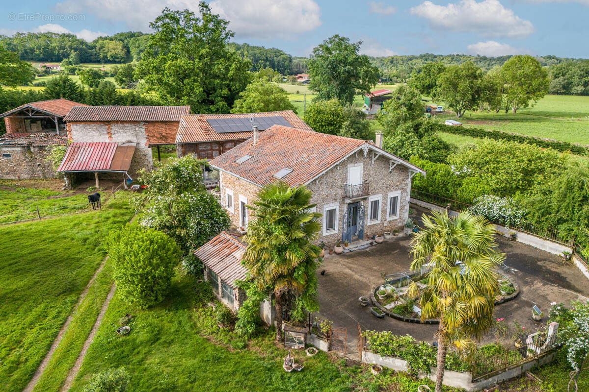 Maison à LES TOURREILLES