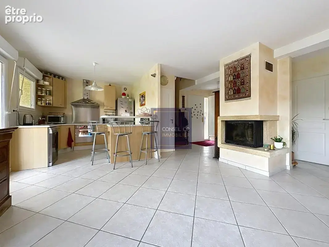 Maison - T5 - 148m2 - Terrain 750m2 - photo 6