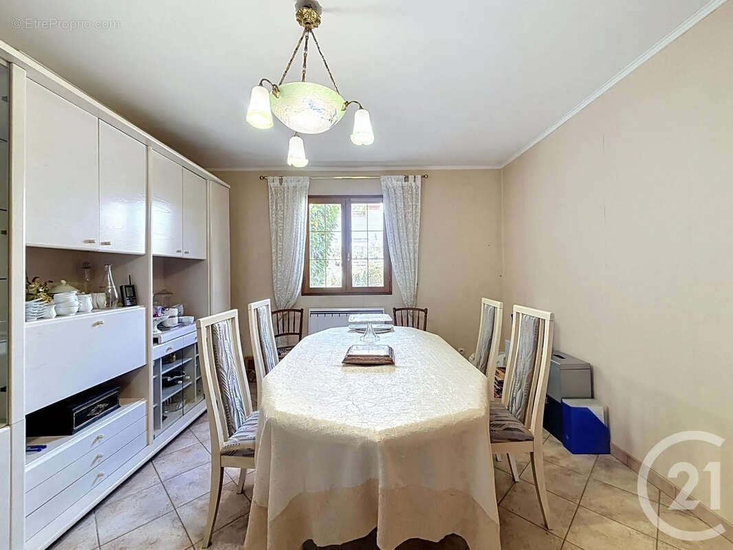 Maison à COMBS-LA-VILLE