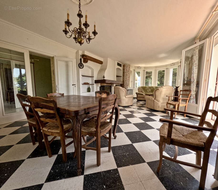 Maison à CARQUEIRANNE