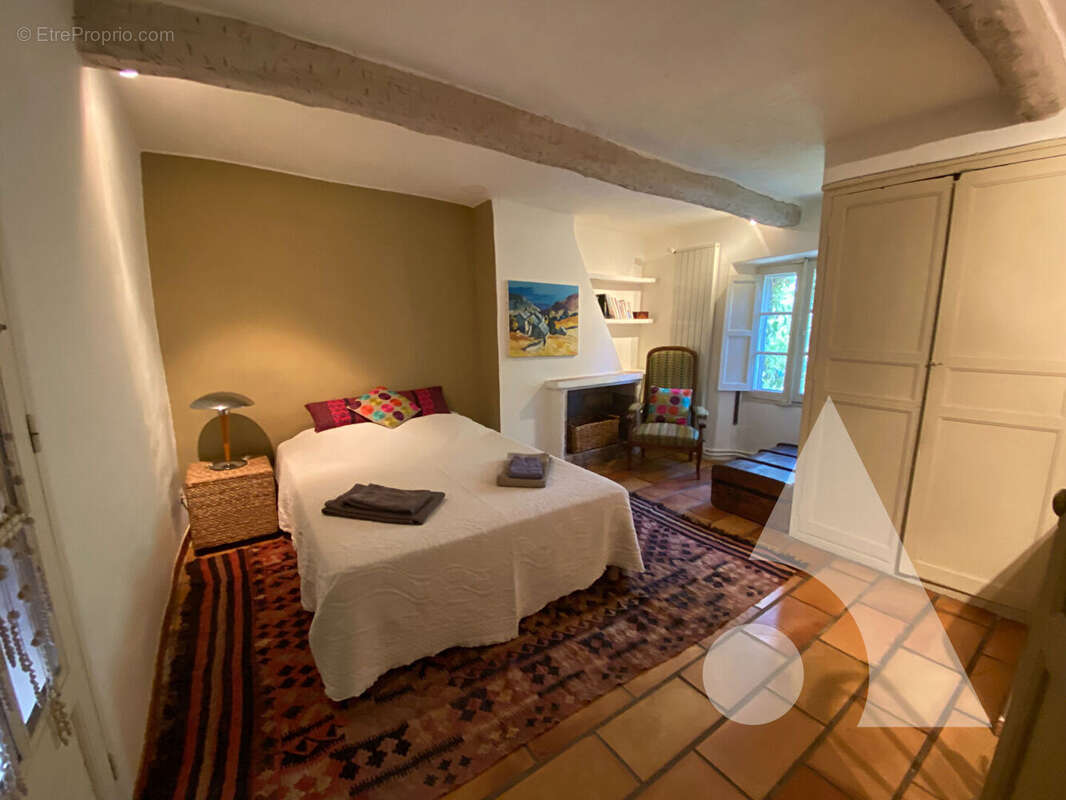 Maison à ENTRECASTEAUX