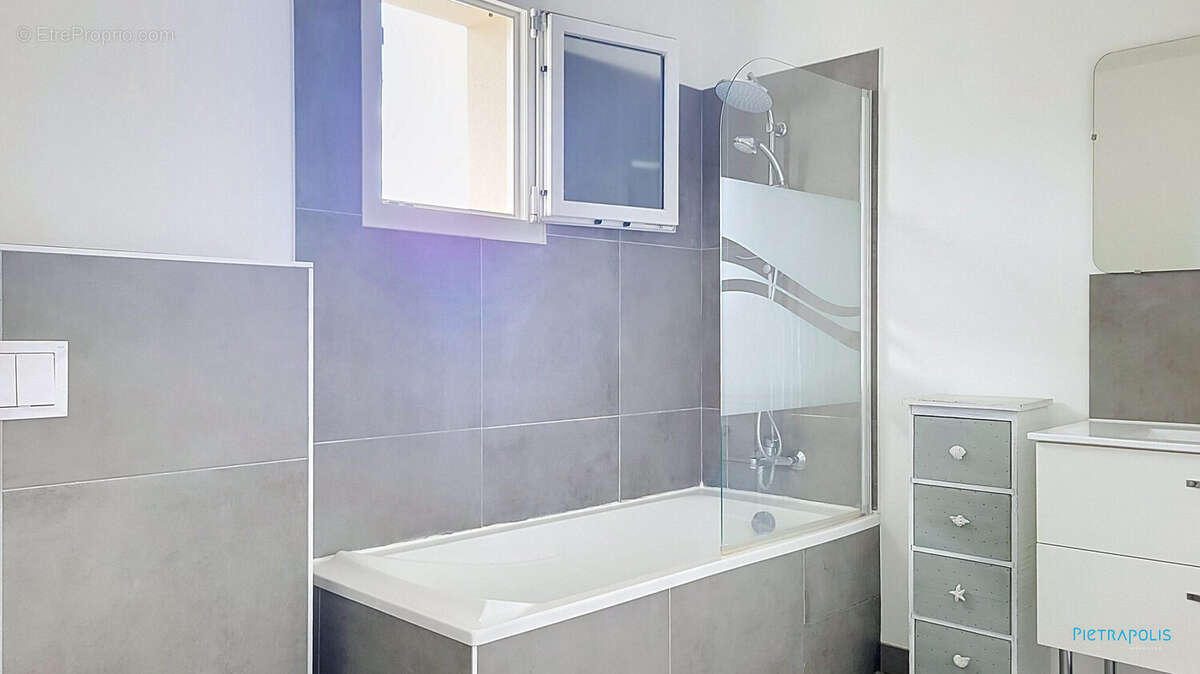 Maison 84 m² à Meyrieu-Les-Etangs  - photo 9