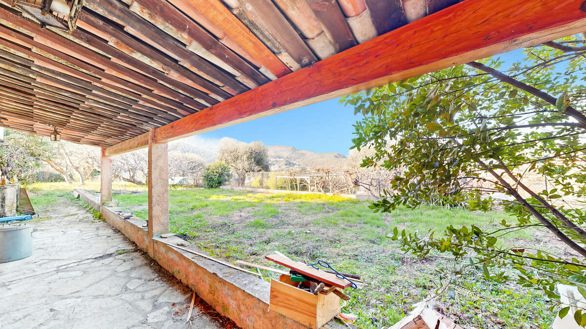 Maison à rénover, piscine, terrain 1660 m2 - photo 32