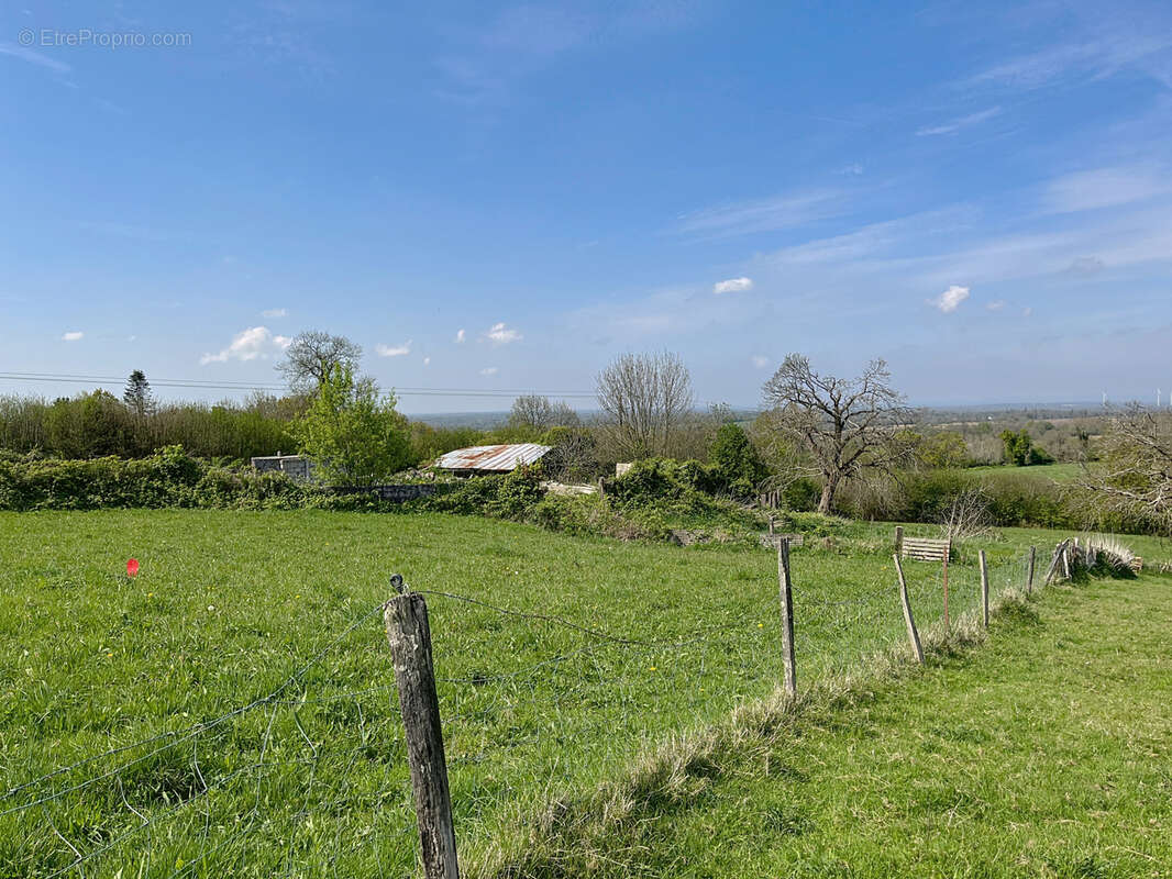 Terrain à MONTHUCHON