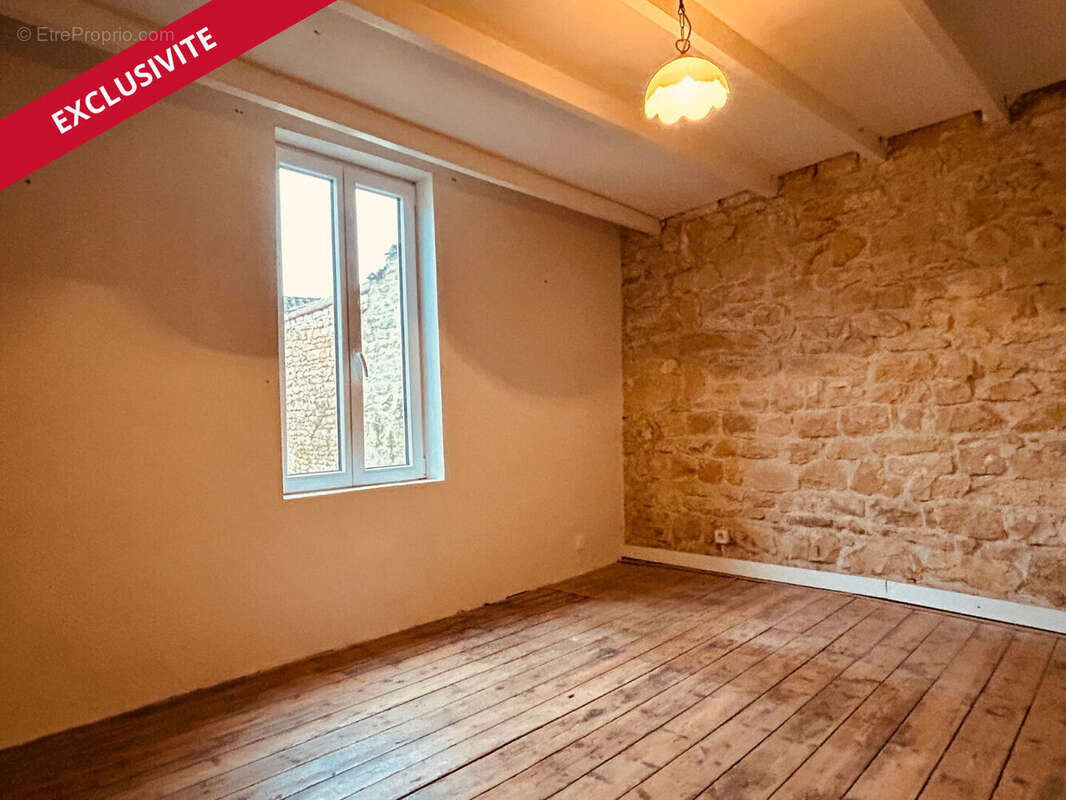 Maison à NANTEUIL-EN-VALLEE