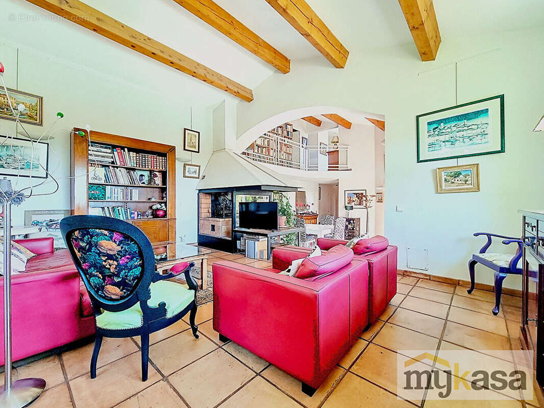 Maison à SAINT-MITRE-LES-REMPARTS