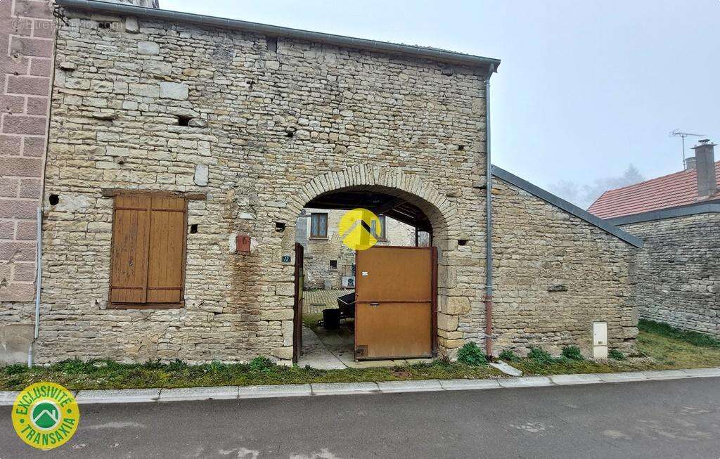 Maison rénovée avec dépendances - photo 3