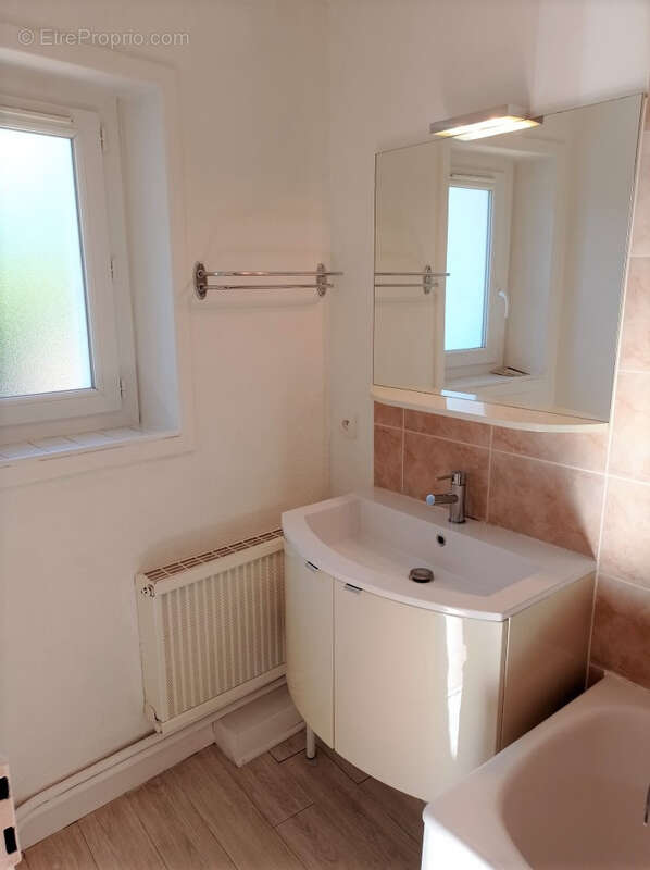 Maison à LA MONNERIE-LE-MONTEL