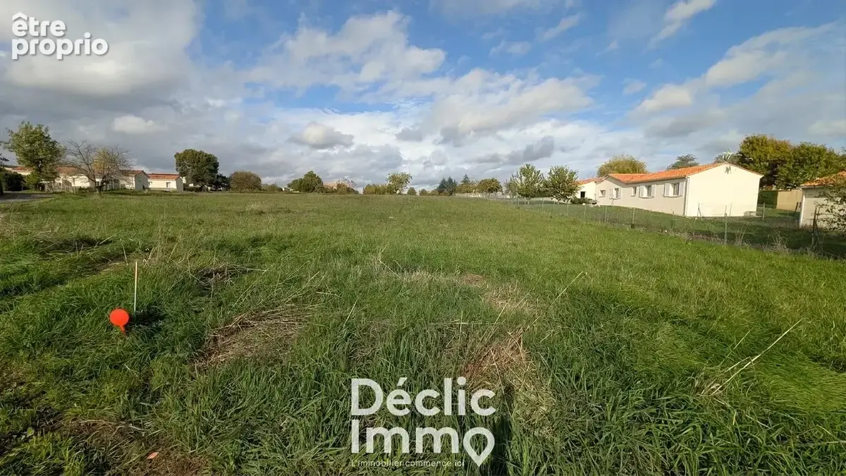 Terrain constructible 700m² Linars - photo 3
