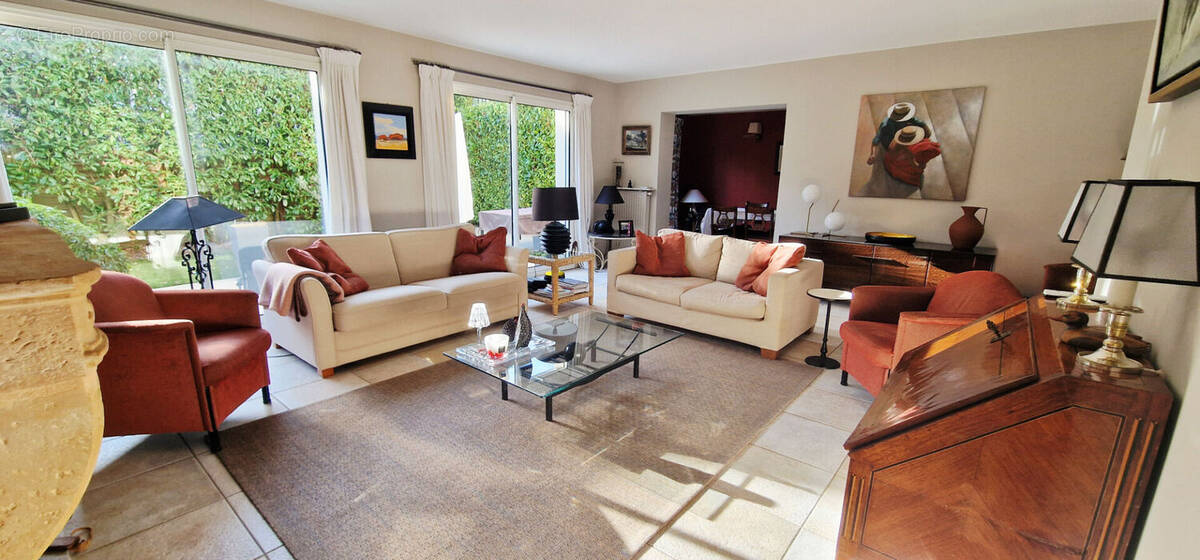 Maison à VILLE-D'AVRAY