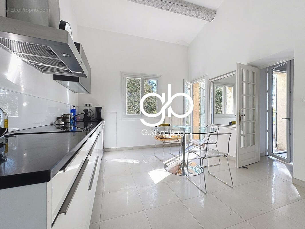 Maison à SAINT-CLEMENT-DE-RIVIERE