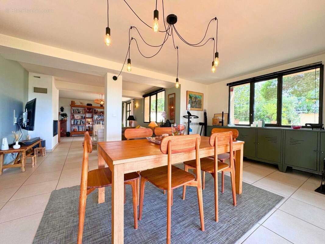 Maison 192 m² à Castelnau-De-Guers  - photo 3