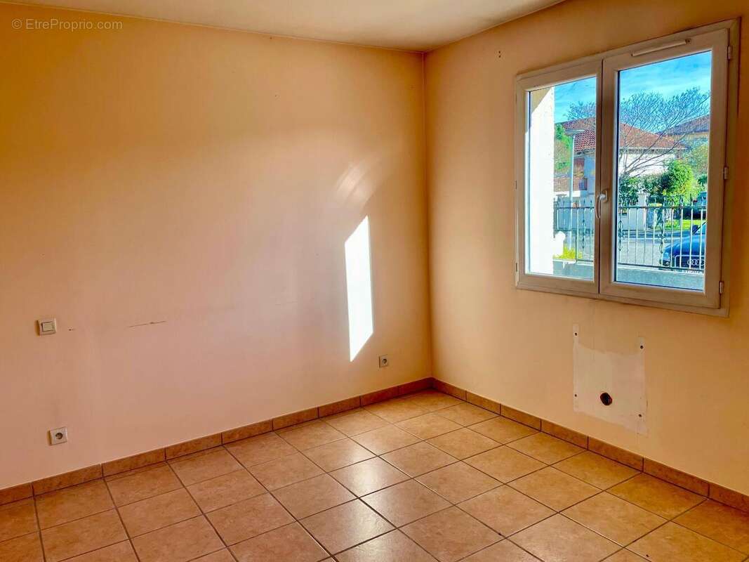   - Maison à DECINES-CHARPIEU