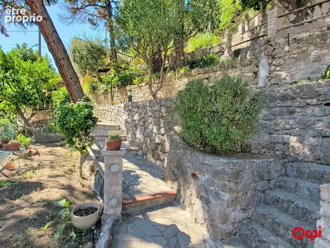 Menton : maison de 86m2 atypique avec 700 m2 de terrain - photo 7