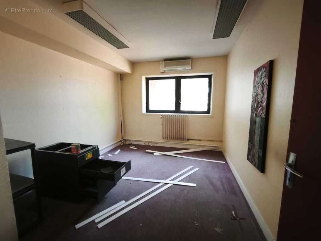 Appartement 700 m² à Cognac  - photo 15