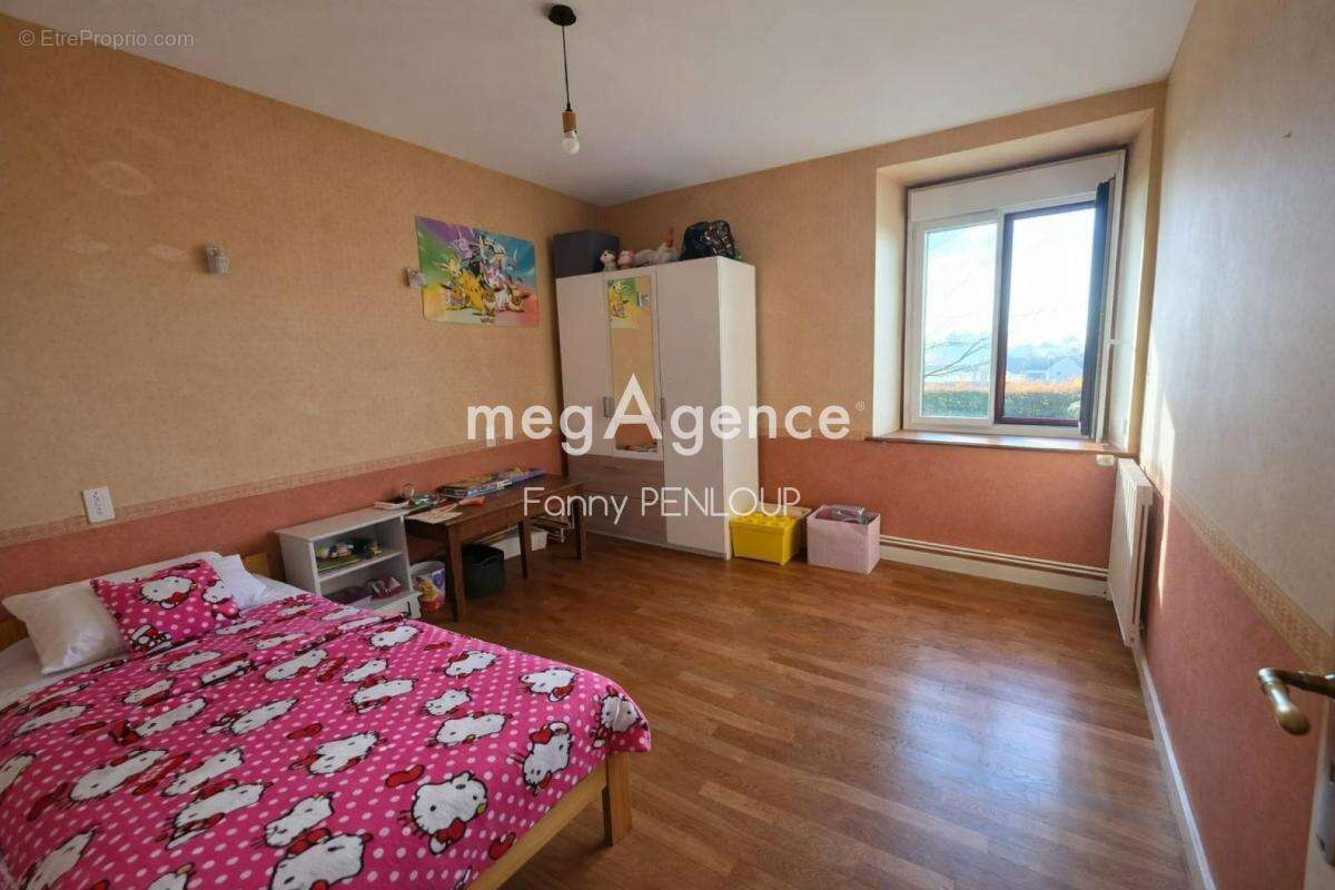 Maison à SAINT-HILAIRE-DU-HARCOUET