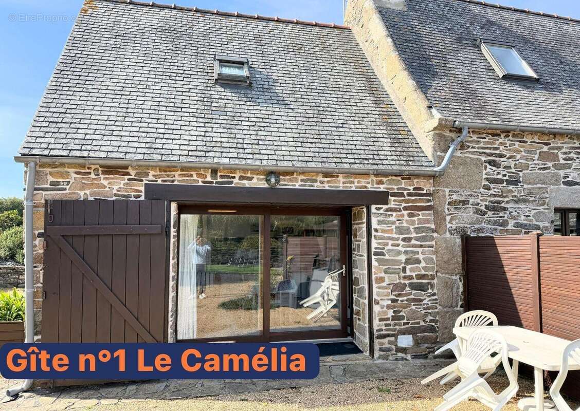 Maison à TREDREZ-LOCQUEMEAU