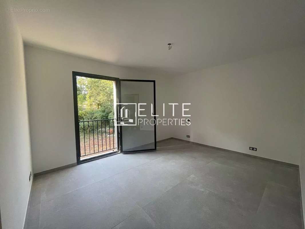 Maison à SAINT-CEZAIRE-SUR-SIAGNE